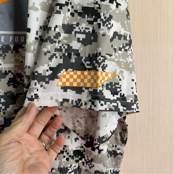 Badger Sport Tennessee Vols Football Graphic Digital Camo Men's T-Shirt 3XL - Picture 4 of 8